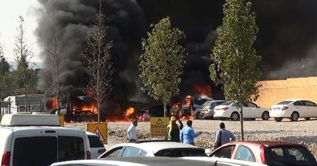 Ankara&#039;da park halindeki 6 araç alev alıp yandı