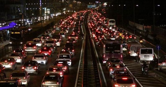 İstanbul&#039;da trafik durma noktasına geldi