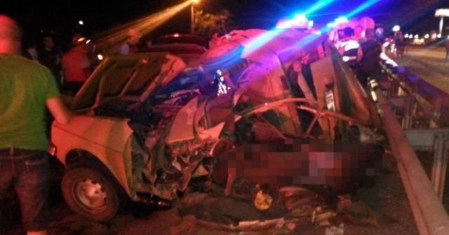 Balıkesir'de feci kaza: 4 ölü, 3 yaralı