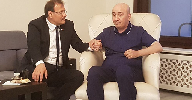 Başbakan Yardımcısı Çavuşoğlu gazileri evinde ziyaret etti