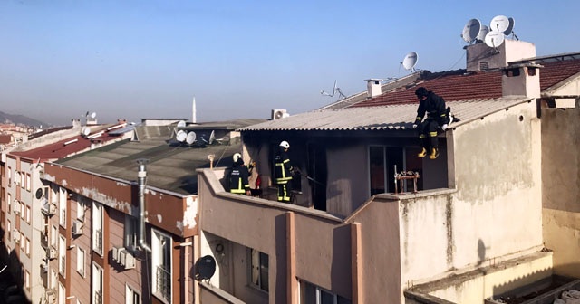 Bursa’da 6 katlı binanın çatı katında yangın çıktı