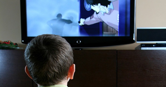 Çocuklarda televizyon izleme alışkanlığına dikkat
