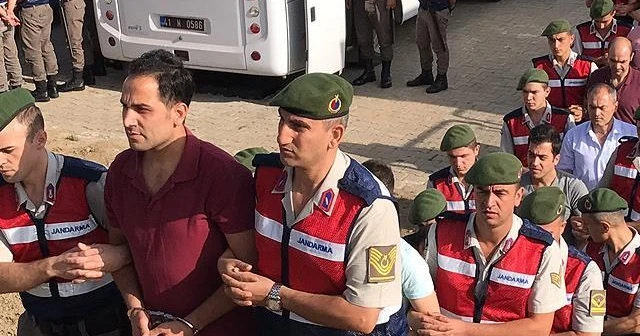 Darbeci amirallere 'mahrem abiler' yardım etmiş