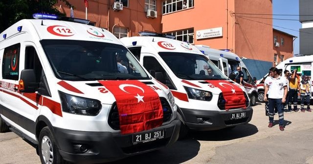 Diyarbakır&#039;a gönderilen 5 ambulans hizmete başladı