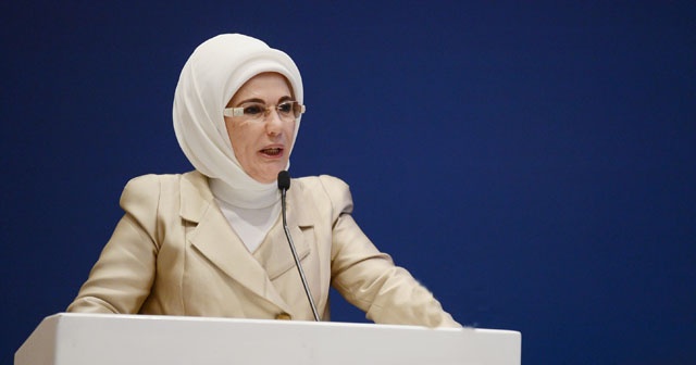 Emine Erdoğan, Astana&#039;da yetimhane ziyaret etti