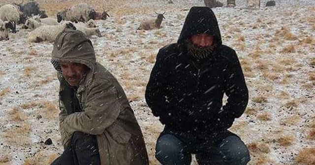 Erzurum’un yüksek kesimlerine kar yağdı