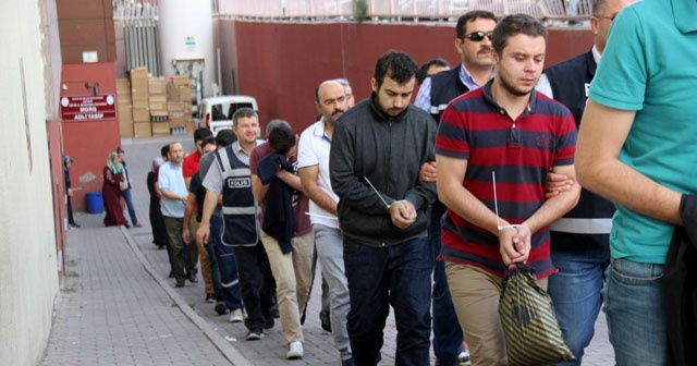 FETÖ&#039;den gözaltına alınan 16 kişi adliyeye sevk edildi