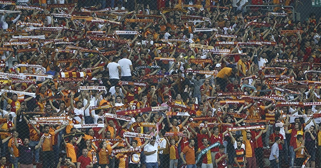 Galatasaray tribünlerinden Ramazan&#039;a tepki