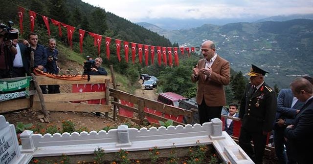 İçişleri Bakanı Soylu Eren'in kabrini ziyaret etti