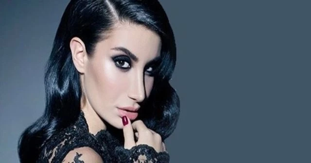 İrem Derici'den haber var