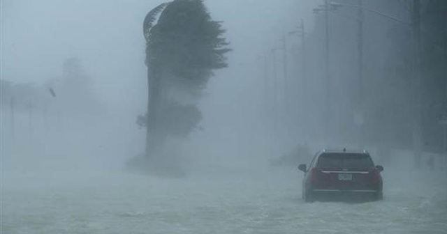 Irma kasırgası vurdu, 4 milyon ev ve işyeri karanlığa gömüldü
