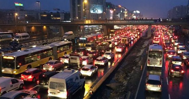 İstanbul&#039;da akşam trafiğine dikkat!