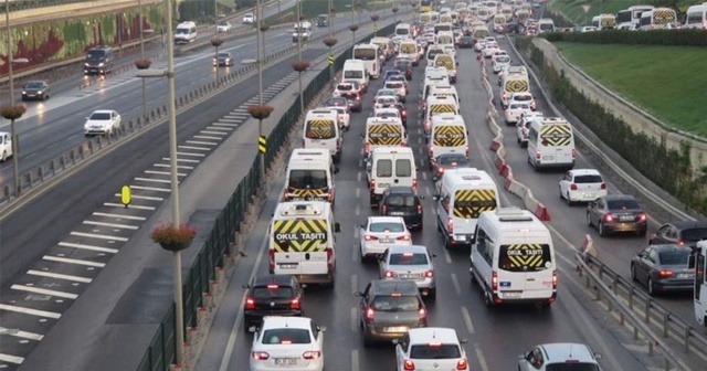 İstanbul&#039;da okul trafiği yoğunluğu