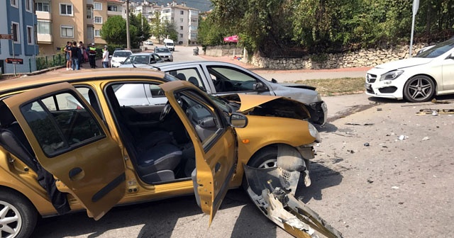 Karabük&#039;te zincirleme trafik kazası: 2 yaralı