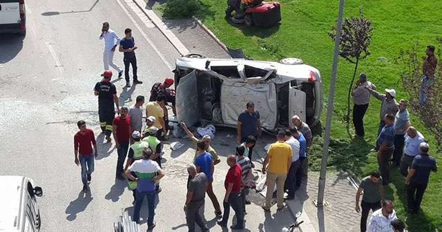 Konya&#039;da otomobil üst geçitten uçtu: 1 yaralı