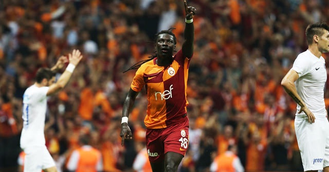 Lider Galatasaray Gomis&#039;le güldü