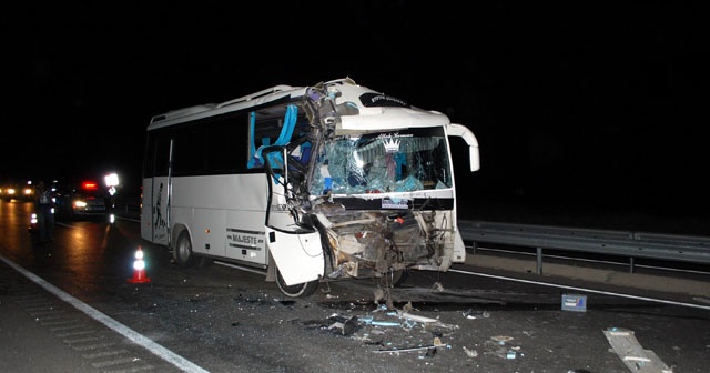 Manisa’da minibüs tıra arkadan çarptı; 16 yaralı