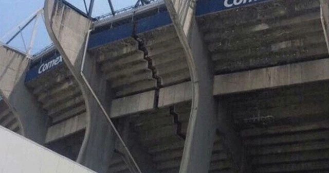 Meksika'da deprem futbolu da vurdu