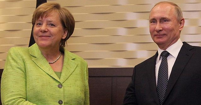 Merkel ile Putin Kuzey Kore ve Ukrayna&#039;yı görüştü