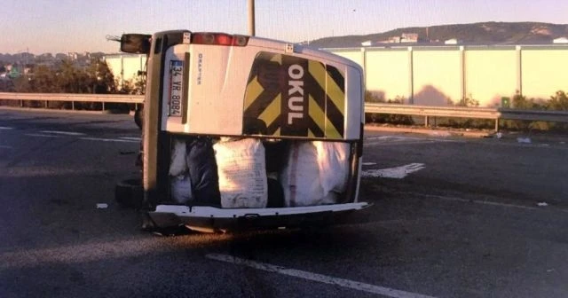 Mevsimlik işçilere ait minibüs devrildi: 11 yaralı