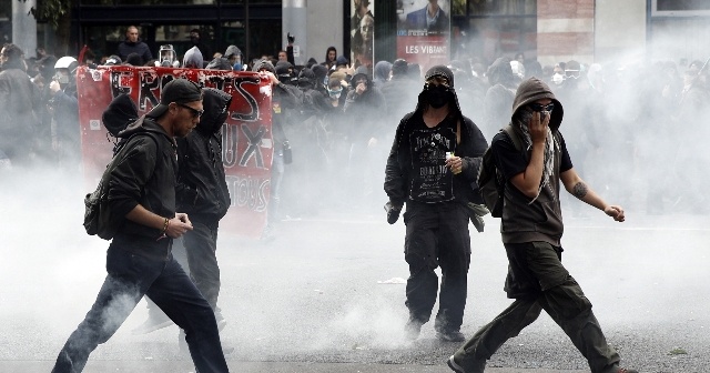 Paris'te büyük protesto