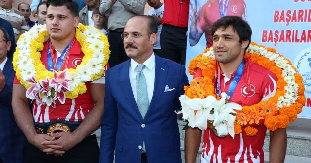 Rıza Kayaalp ve Atakan Yüksel'e coşkulu karşılama