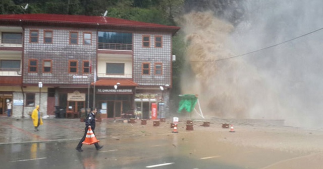 Rize’de şiddetli yağış: 2 ölü, 1 yaralı