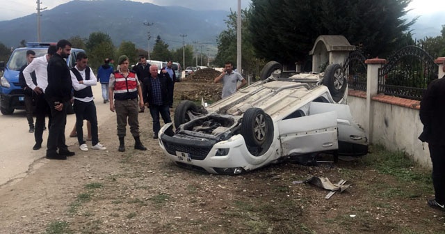 Takla atan araçta bulunan 4 kişi yaralandı