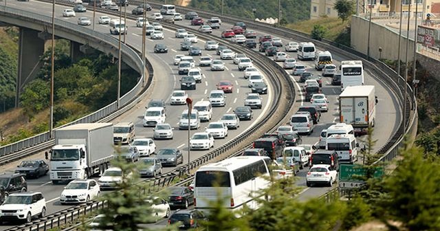 Trafikte bayram dönüşü yoğunluğu