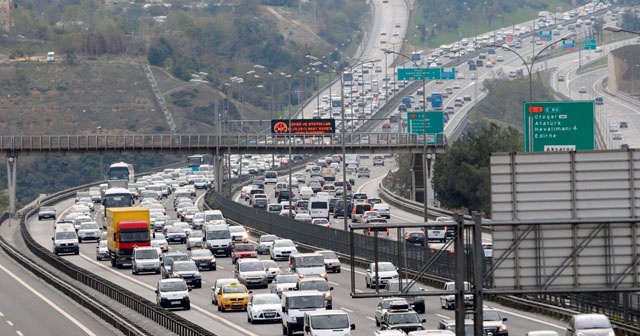 Türkiye’de 7 kişiye 1 otomobil düşüyor