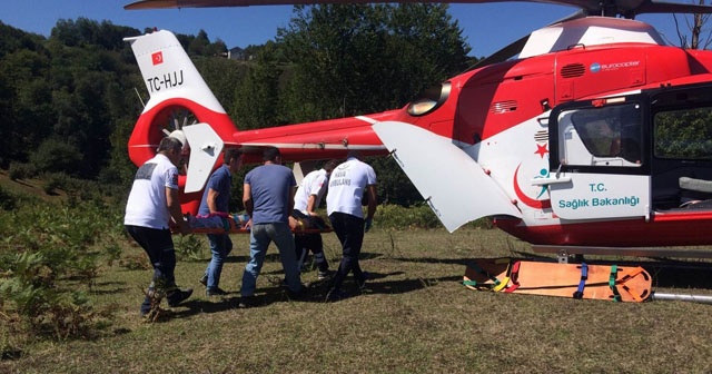 Yaralanan kadın ambulans helikopter ile hastaneye kaldırıldı