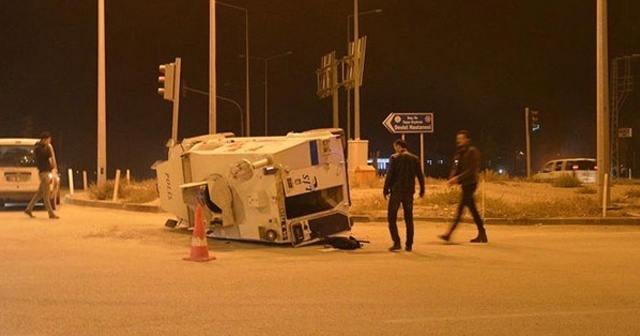 Ağrı&#039;da zırhlı polis aracı devrildi: 1 yaralı