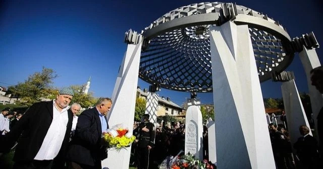 Aliya İzetbegoviç mezarı başında anıldı