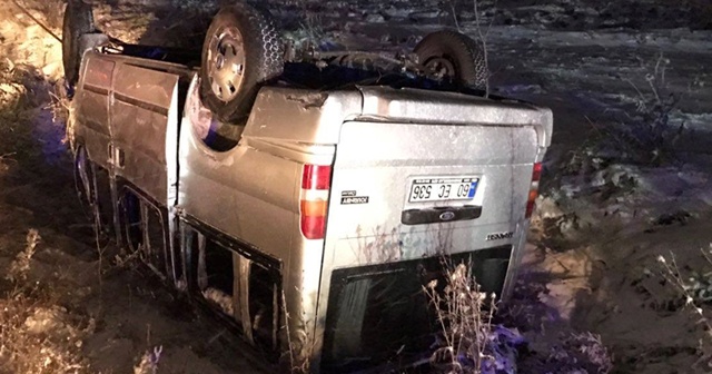 Amasya&#039;da minibüs devrildi: 11 yaralı