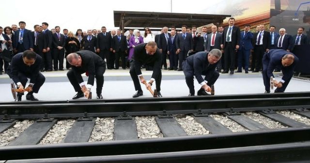 Bakü&#039;de tarihi an! Asrın projesini 5 lider böyle açtı