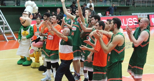 Banvit ilk galibiyetini aldı