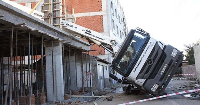 Beton pompası işçilerin üstüne devrildi: 1 ölü