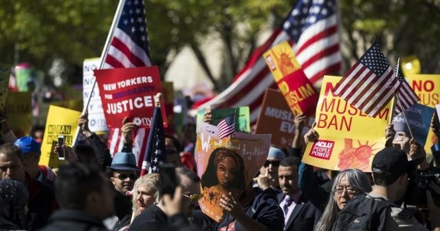 Beyaz Saray önünde Trump&#039;ın &#039;seyahat yasağı&#039; protesto edildi