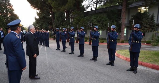 Binali Yıldırım, Çiğli 2. Ana Jet Üs Komutanlığını ziyaret etti