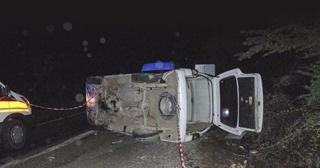 Çanakkale&#039;de minibüs şarampole devrildi: 10 yaralı