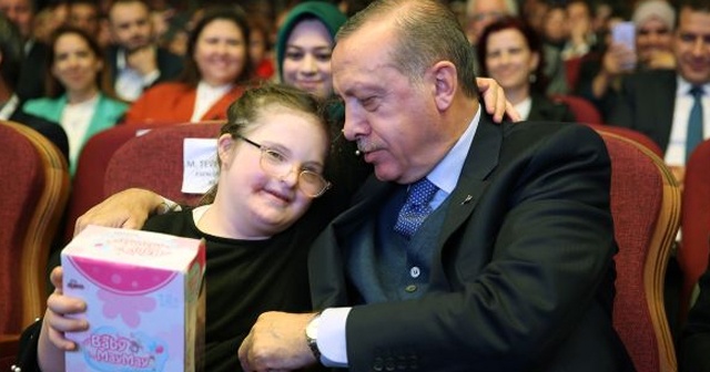 Cumhurbaşkanı Erdoğan&#039;ın çocuk sevgisi