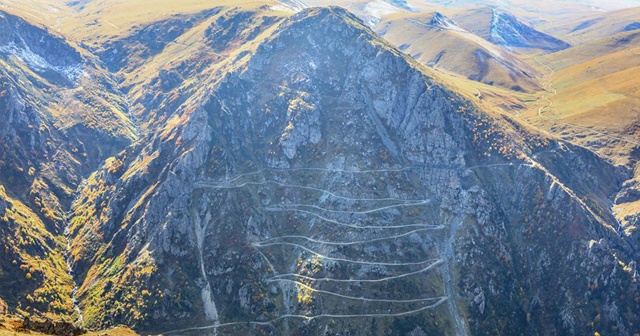 Dünyanın en tehlikeli yolu &quot;Derebaşı Virajları&quot;