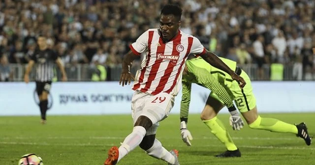 Emmanuel Emenike, Olympiakos’ta parlıyor