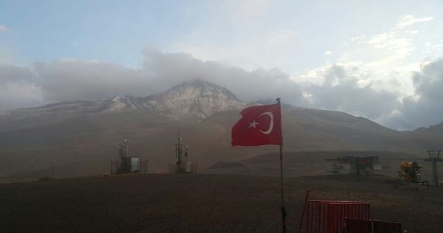 Erciyes Dağı&#039;na ilk kar yağdı​