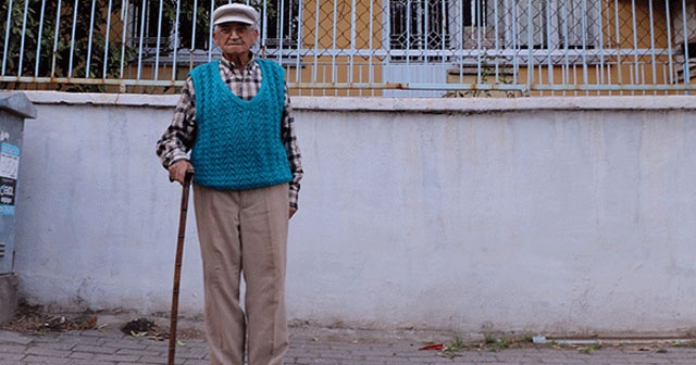 Evini satıp parasını dolandırıcılara verdi