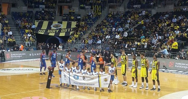 Fenerbahçe, Anadolu Efes&#039;i geçti