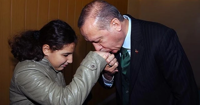 Görme engelli Tuğçe Erdoğan&#039;ı duygulandırdı