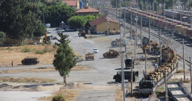 Hatay sınırına askeri sevkiyat devam ediyor