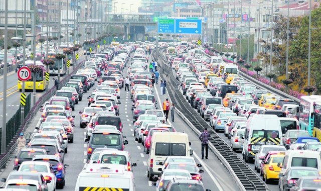 İstanbul&#039;da bu yollar trafiğe kapatıldı!