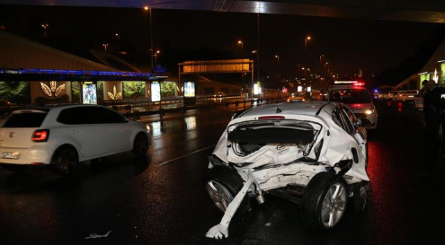 İstanbul&#039;da çevre yolunda trafik kazası: 2 yaralı